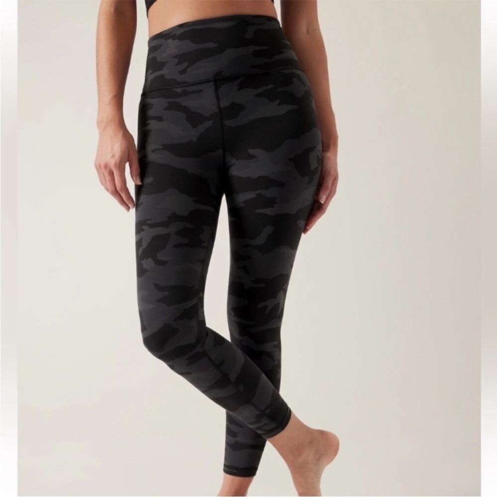 Athleta Elation 7/8 Tight Camo Black Gray Leggings Women Size XS